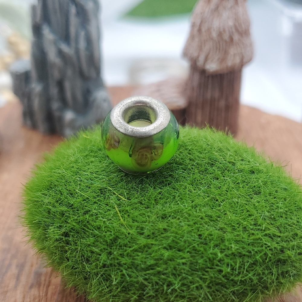 Green Glass Bead‎ Charm P339
